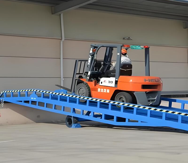 雅安移动式卸货平台（叉车用）